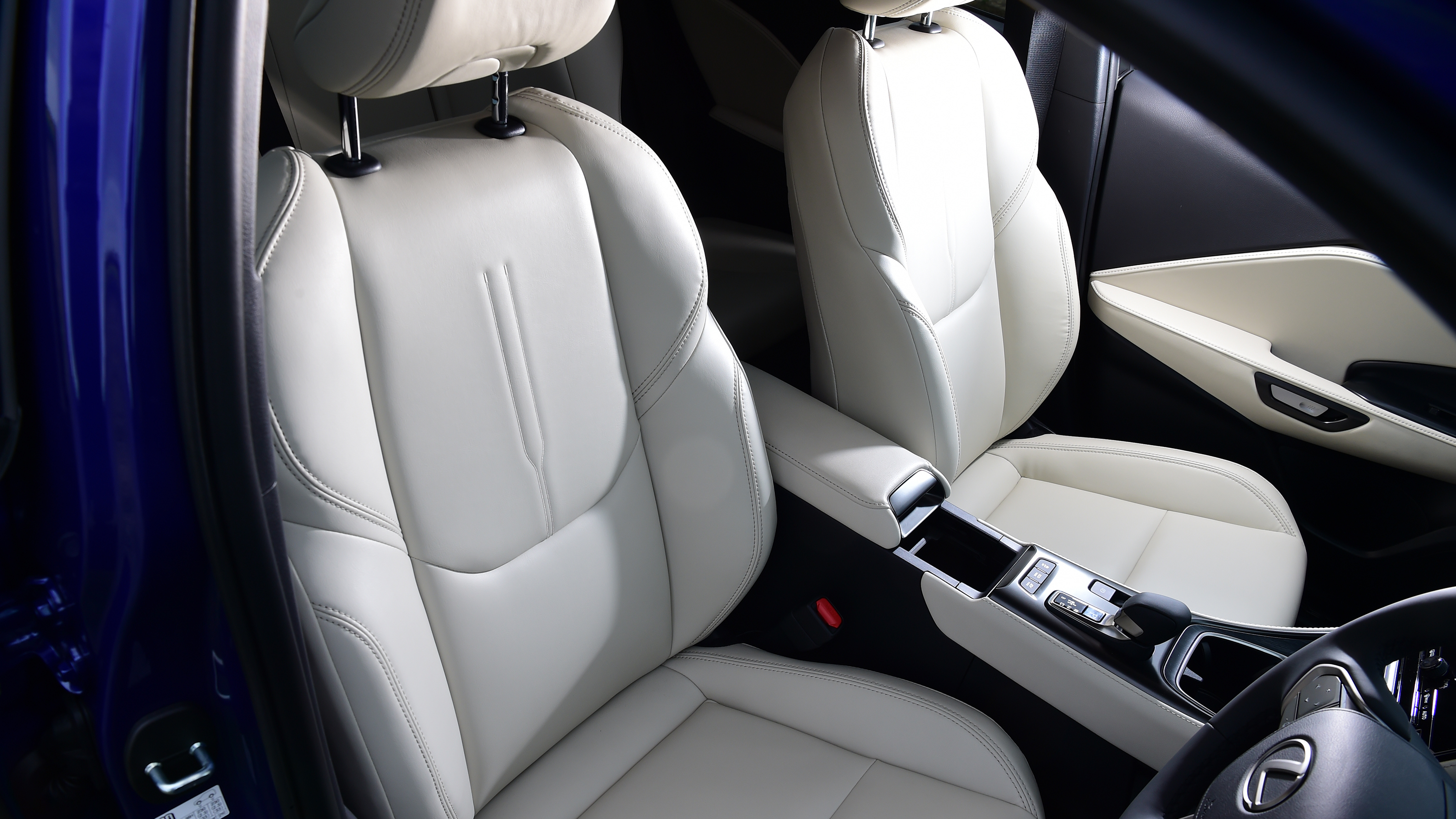 Lexus LBX - front seats