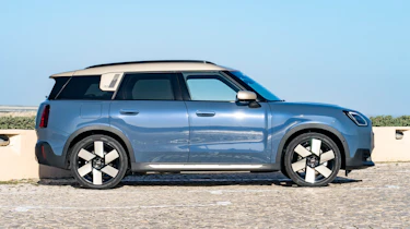 MINI Countryman SE - side