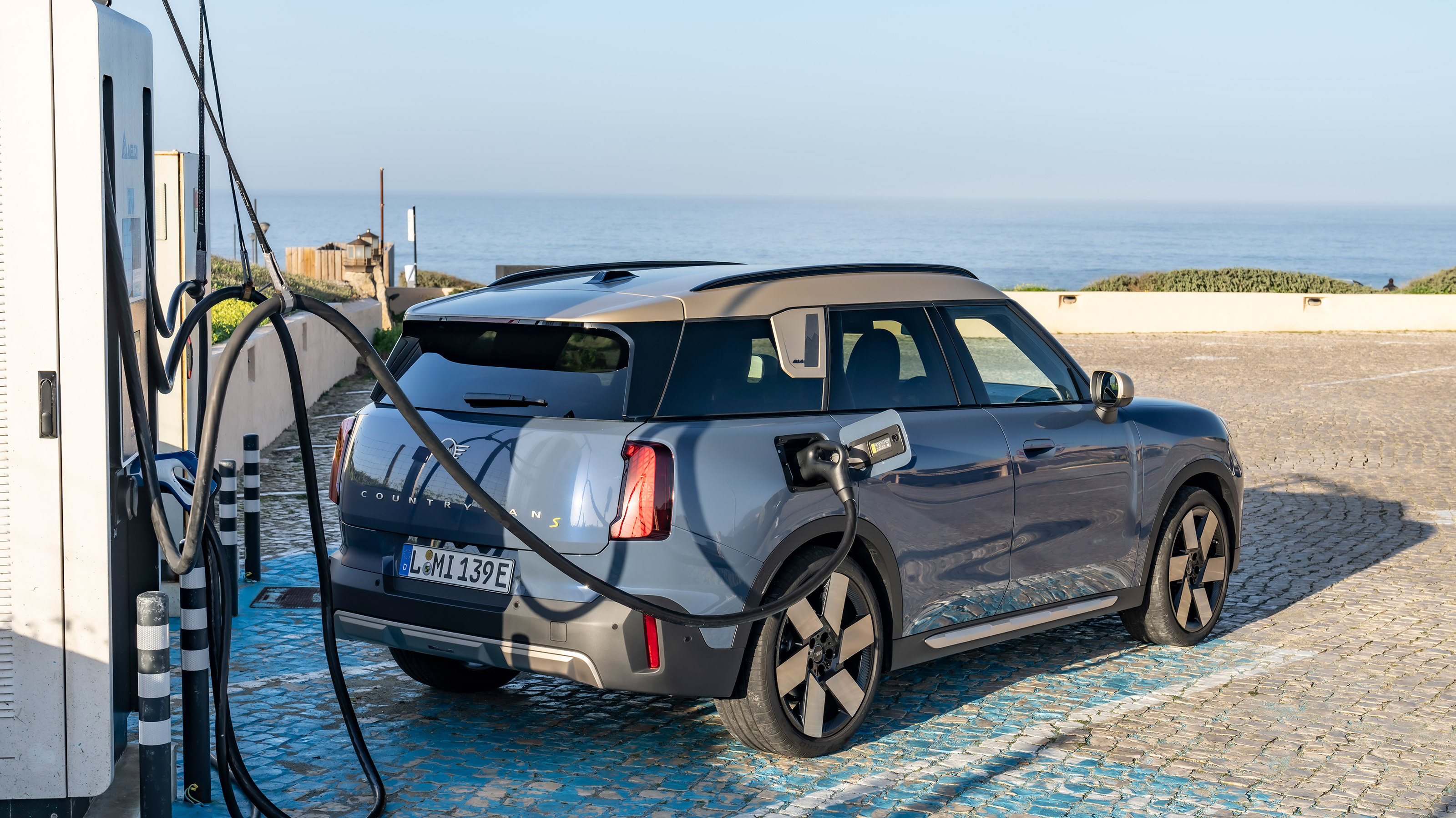 MINI Countryman SE - charging