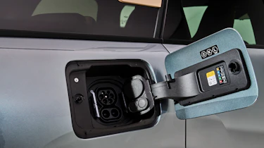 MINI Countryman SE - charging port