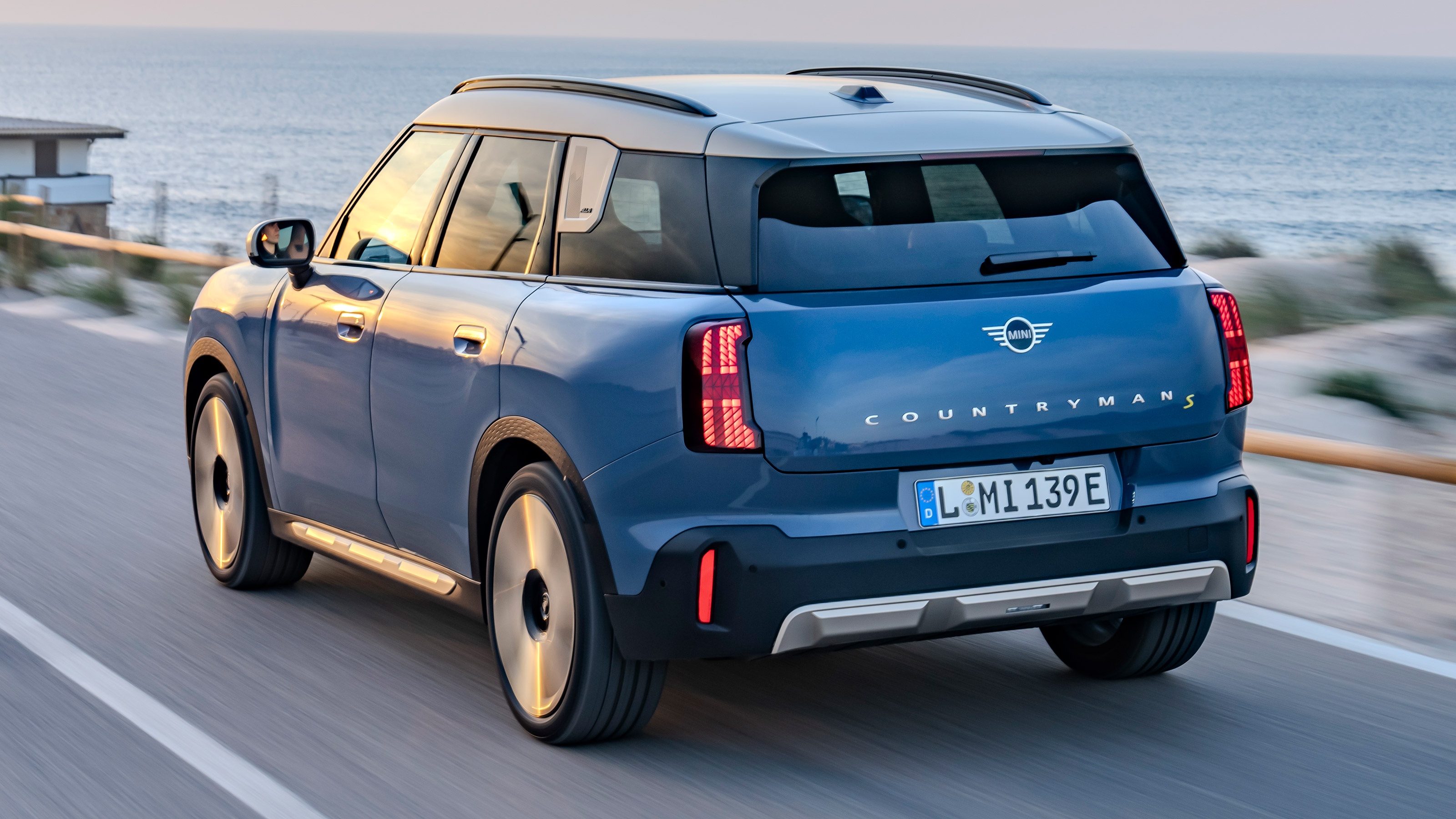 MINI Countryman SE - rear action