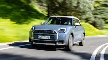 MINI Countryman SE - front cornering