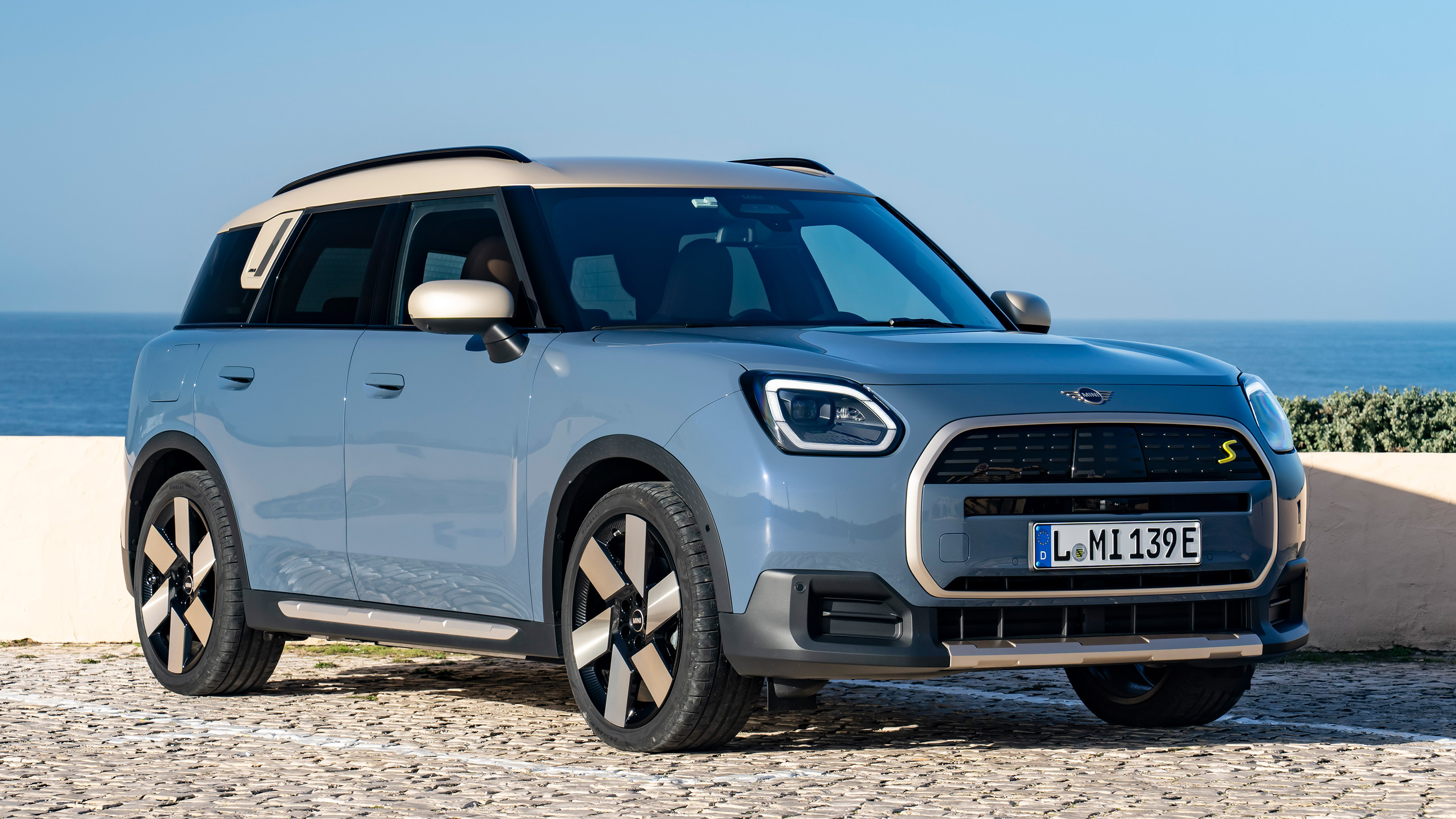 MINI Countryman SE - front static