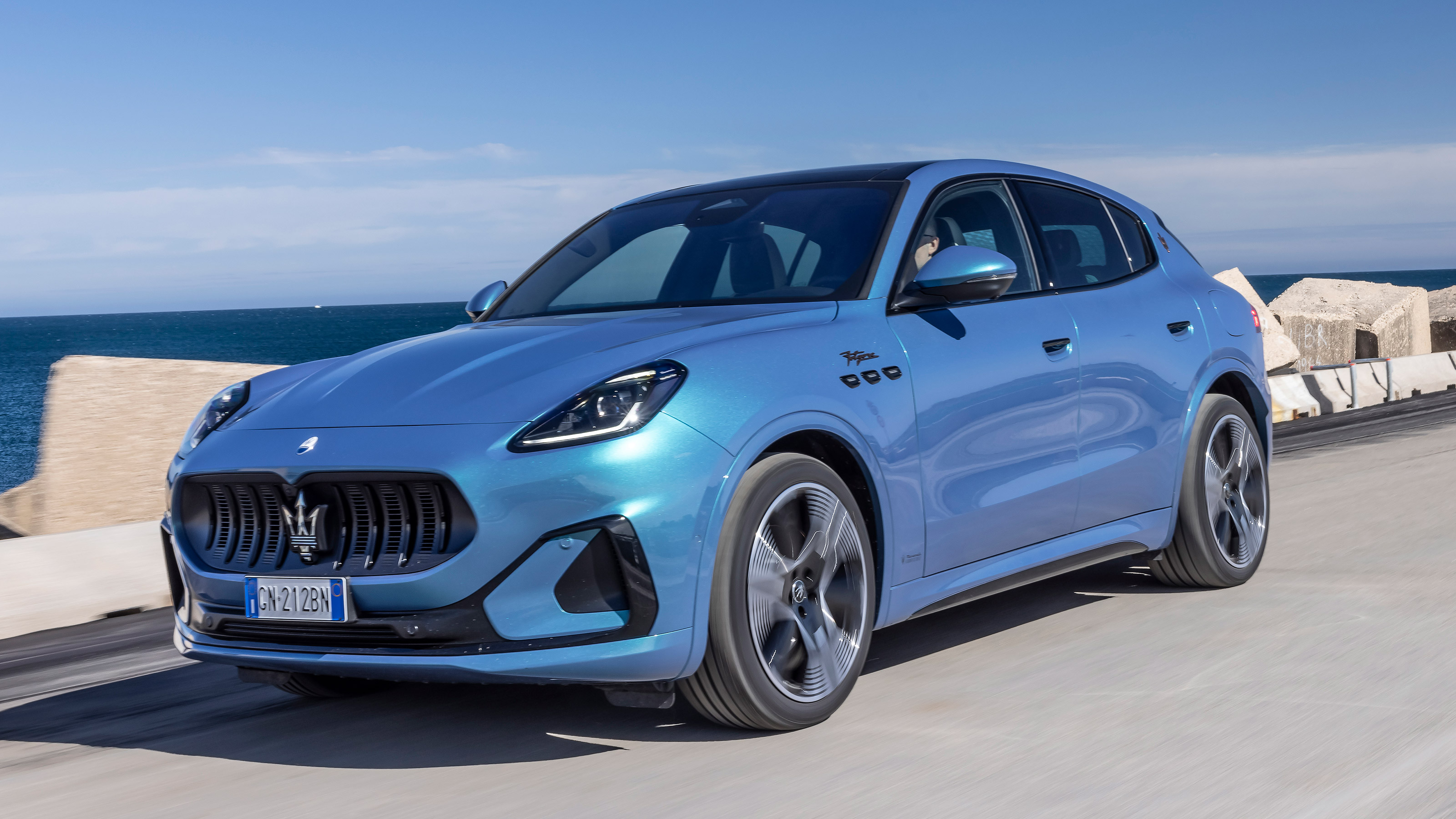 Maserati Grecale Folgore - front tracking
