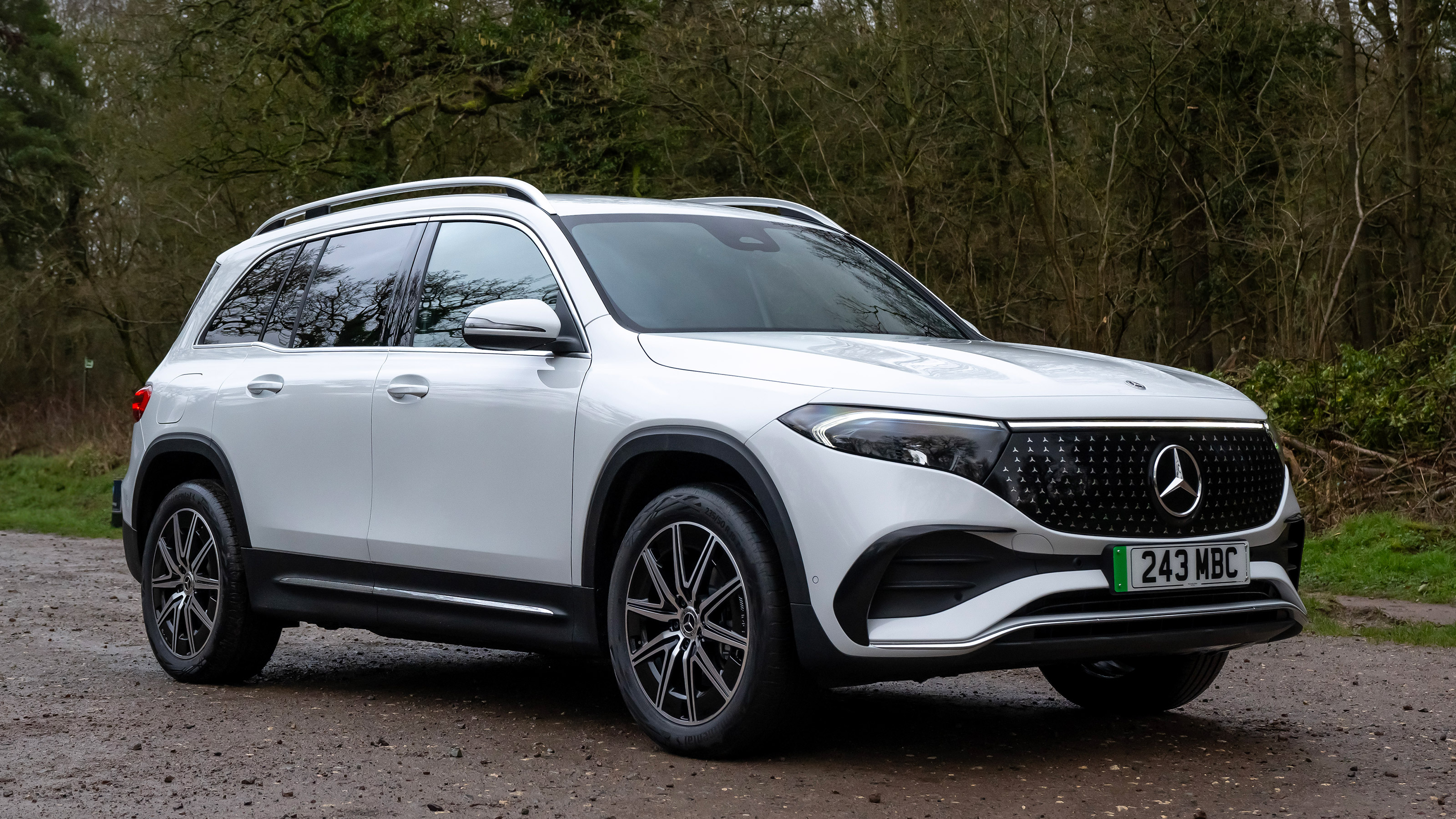 Mercedes EQB 250+ AMG Line Executive - front static