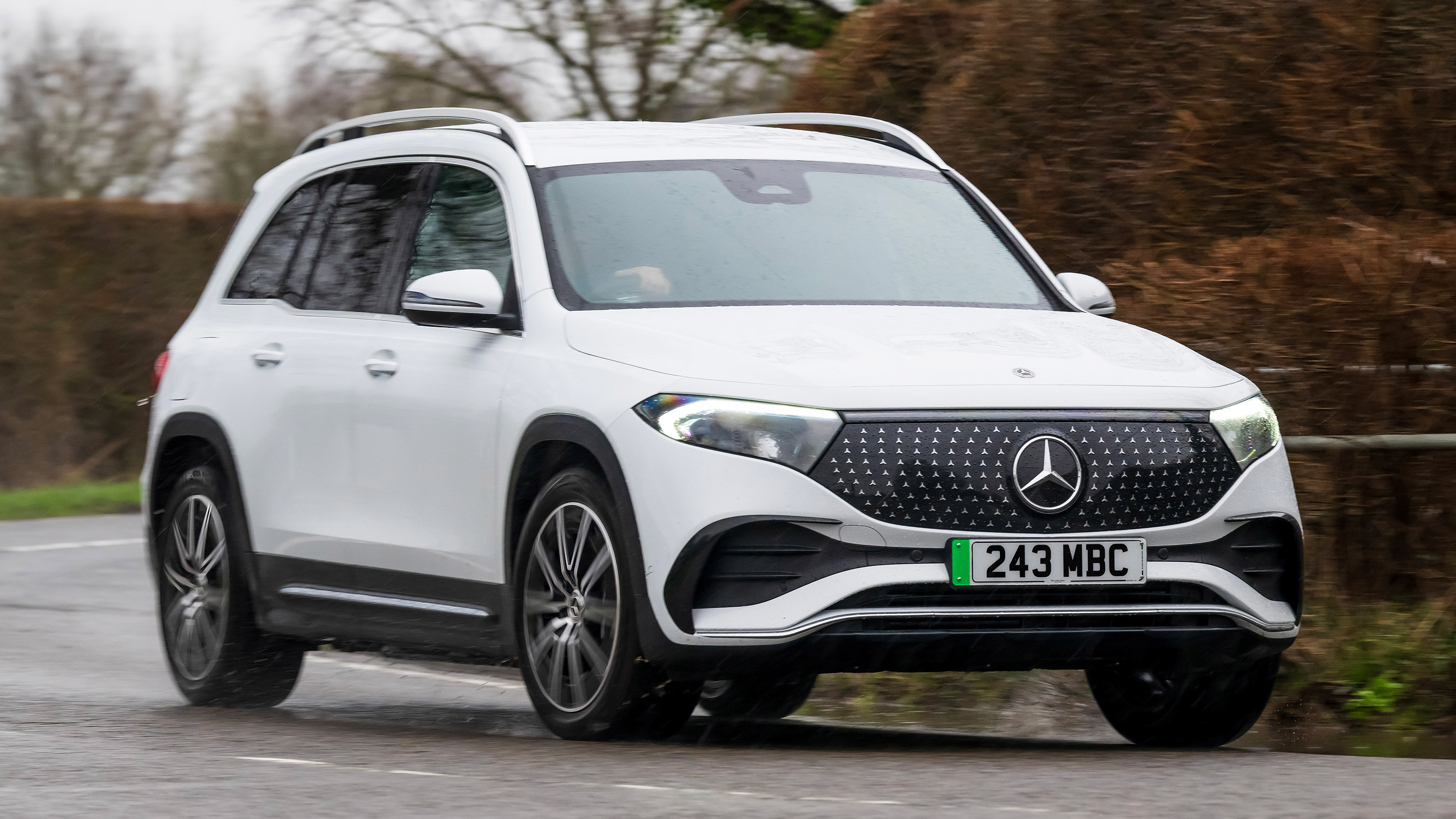 Mercedes EQB 250+ AMG Line Executive - front cornering