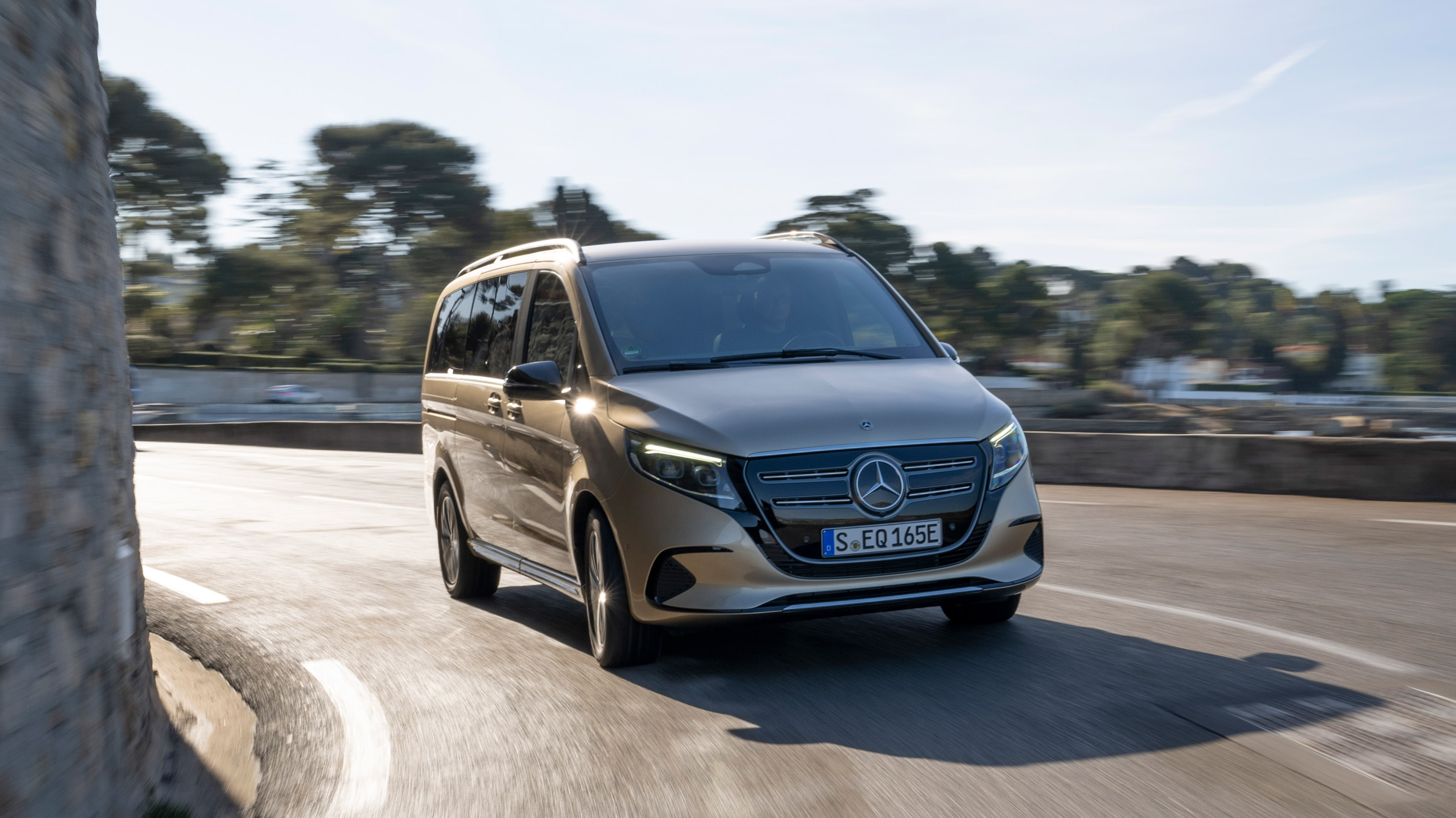 Mercedes EQV - front cornering