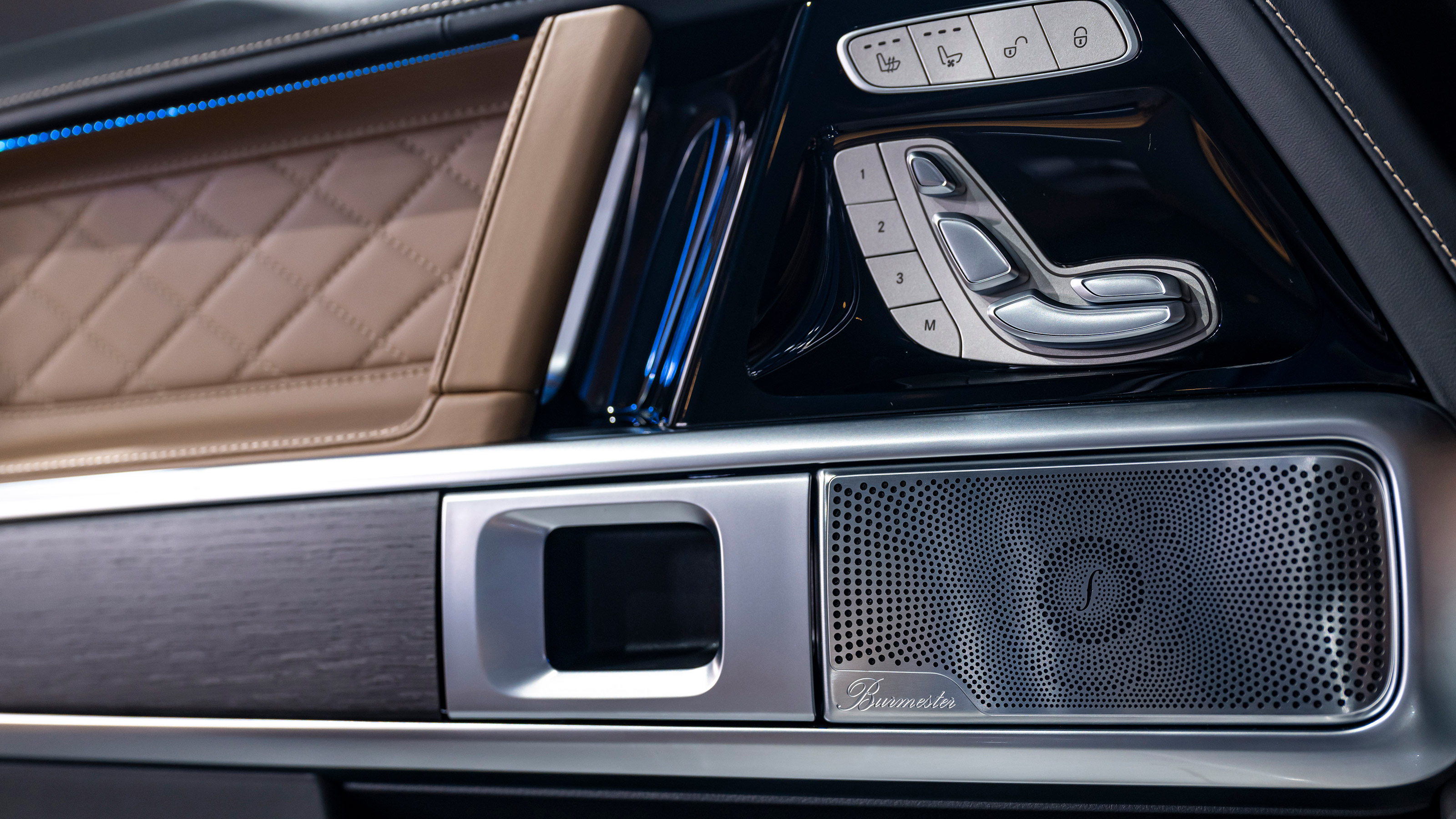 Mercedes G 500 - door detail