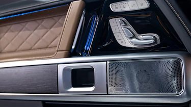 Mercedes G 500 - door detail
