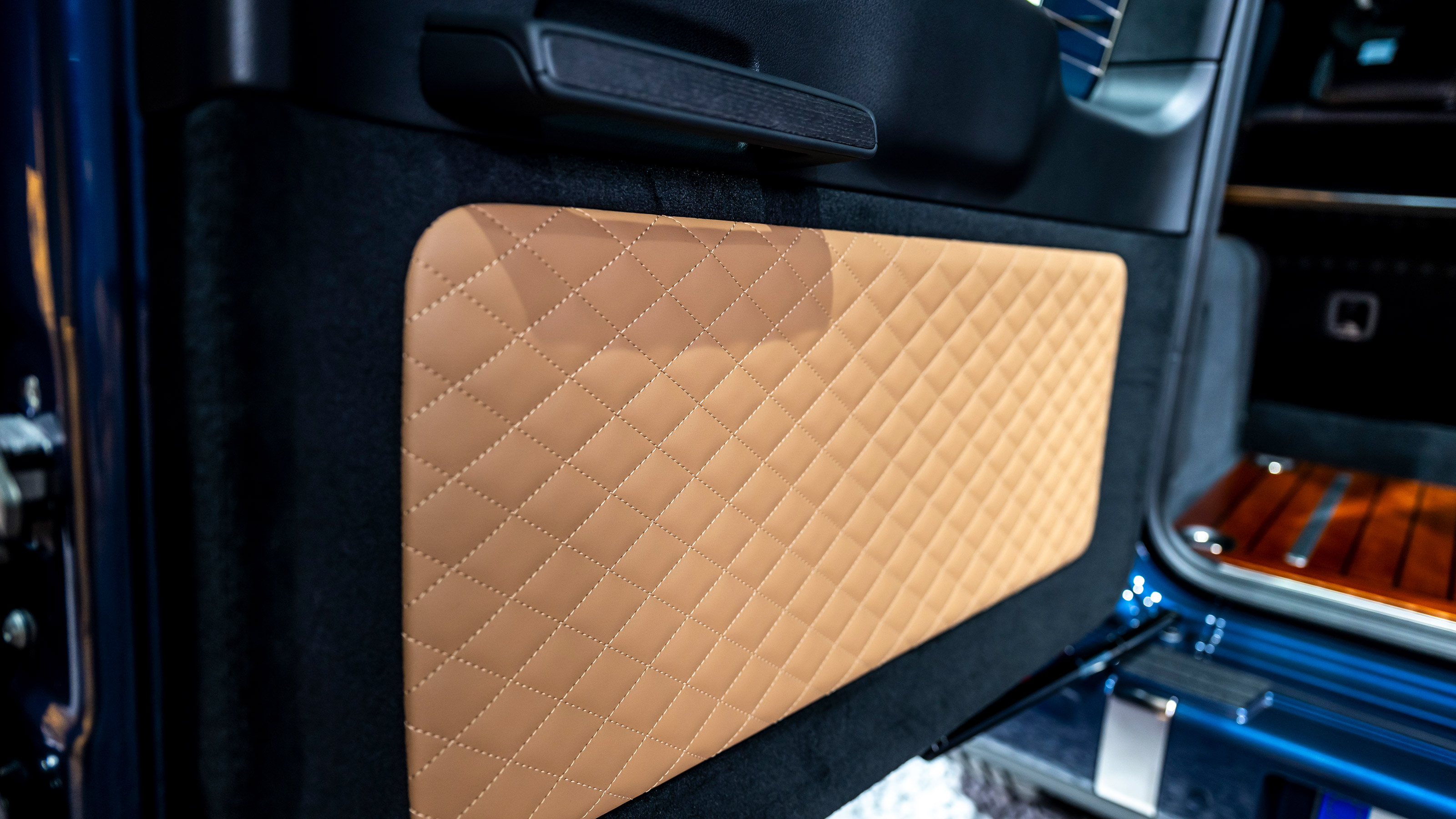 Mercedes G 500 - boot door