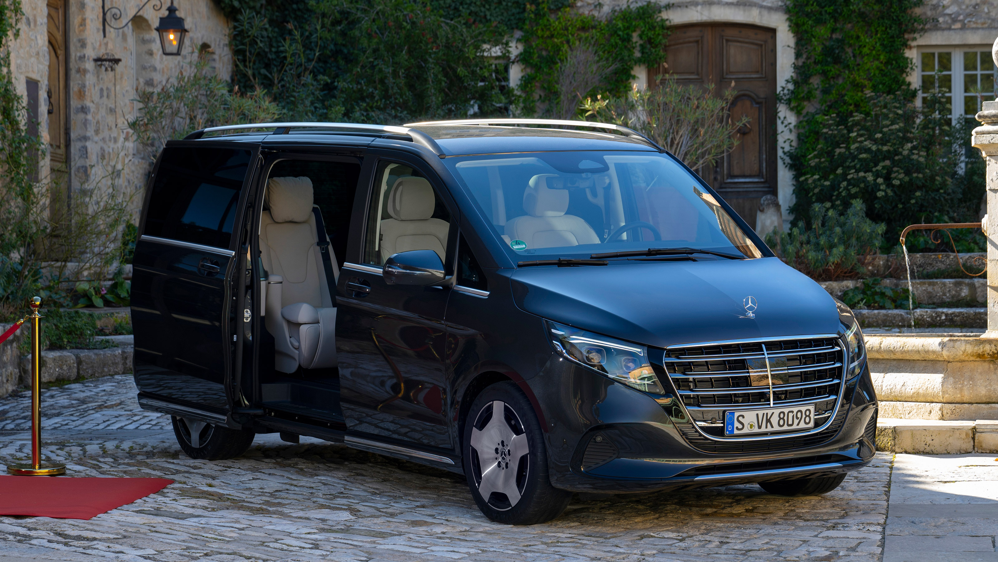 Mercedes V-Class - front 