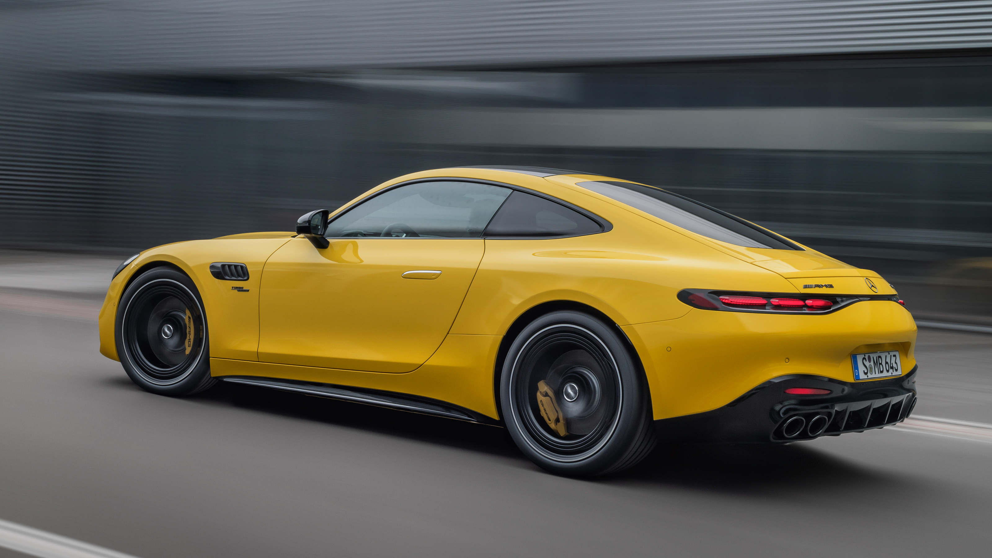 Mercedes-AMG GT 43 - rear tracking
