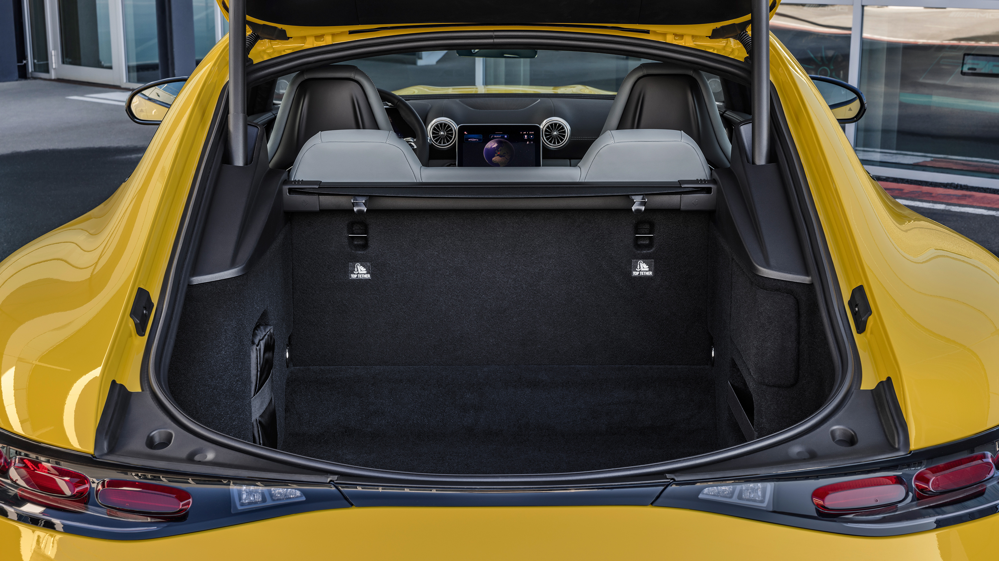 Mercedes-AMG GT 43 - boot