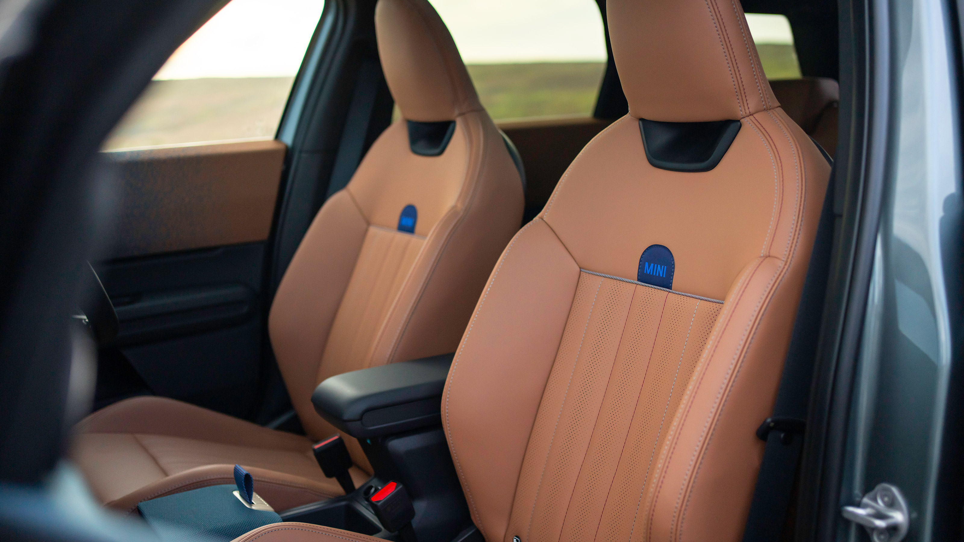 New MINI Countryman Cooper Exclusive - front seats