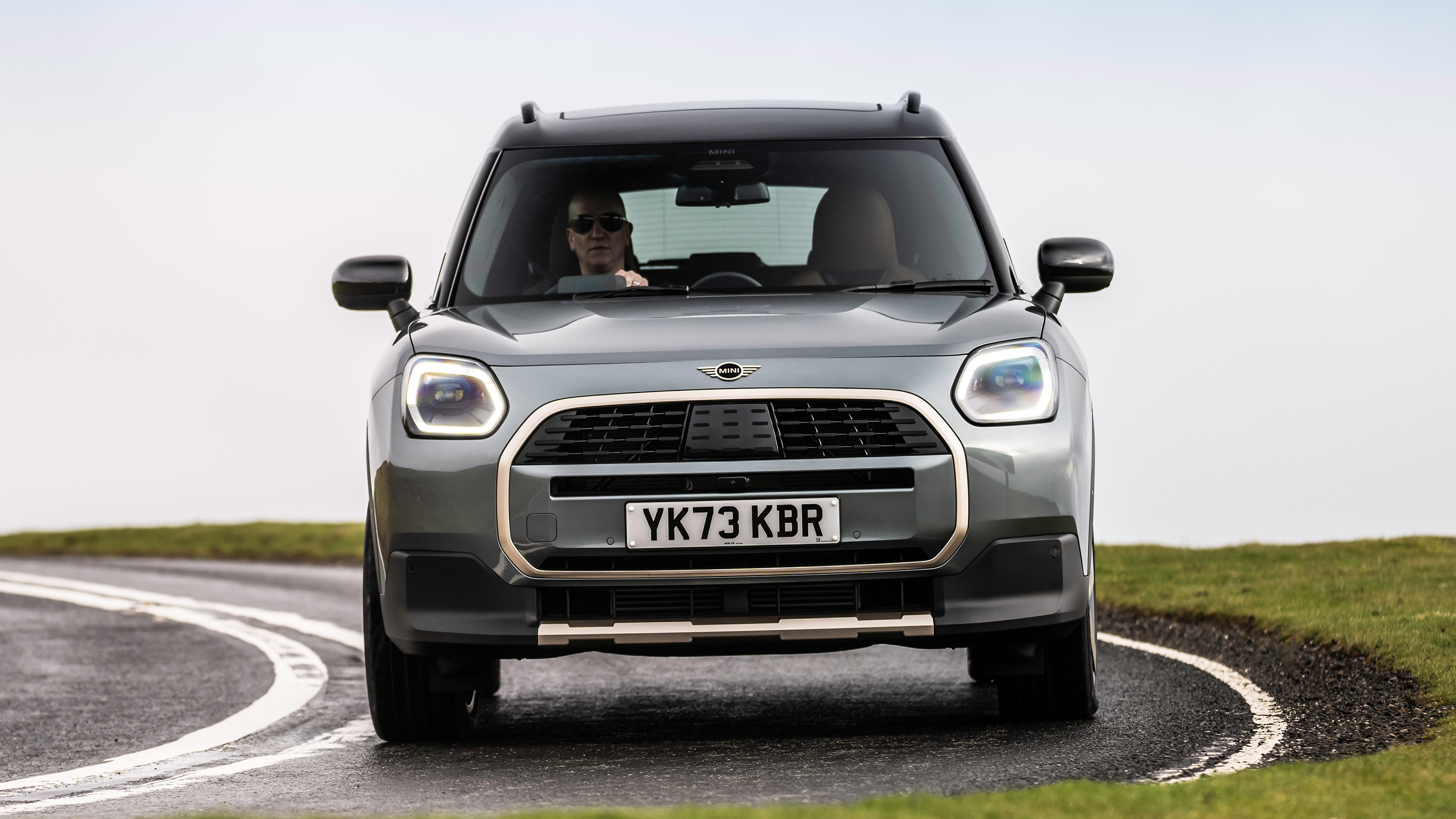 New MINI Countryman Cooper Exclusive - front action