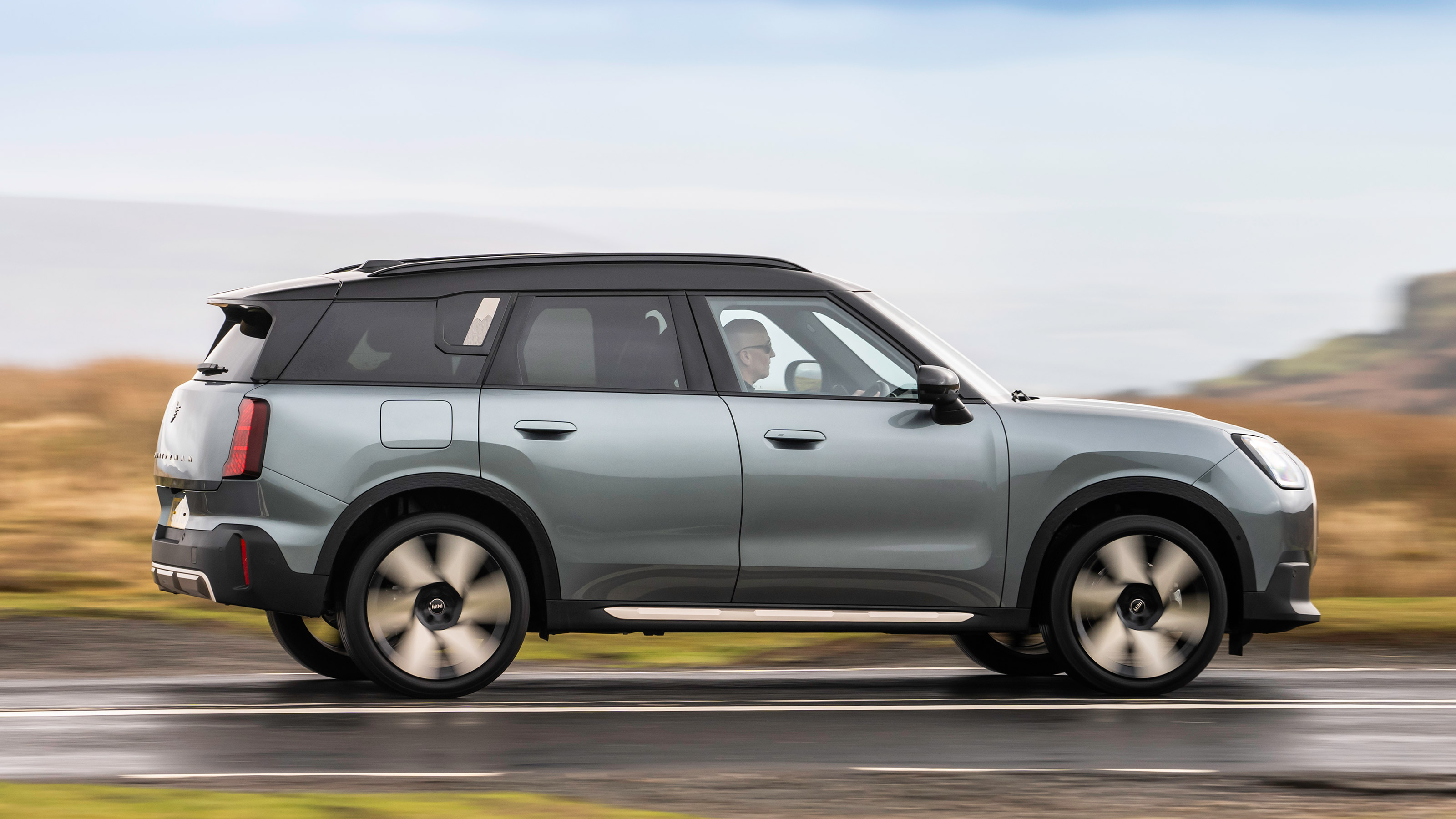 New MINI Countryman Cooper Exclusive - side