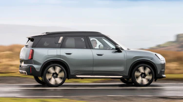 New MINI Countryman Cooper Exclusive - side
