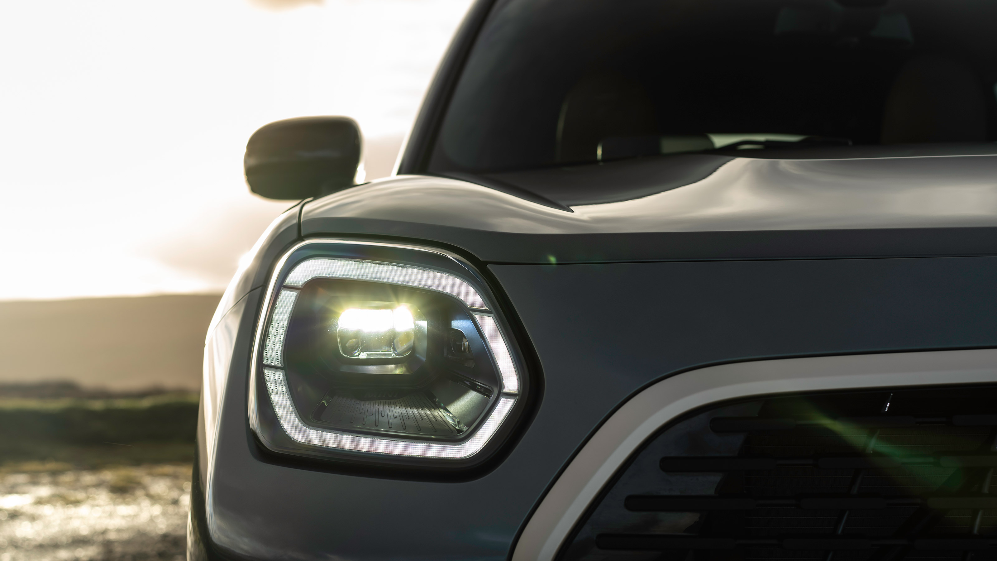 New MINI Countryman Cooper Exclusive - front light