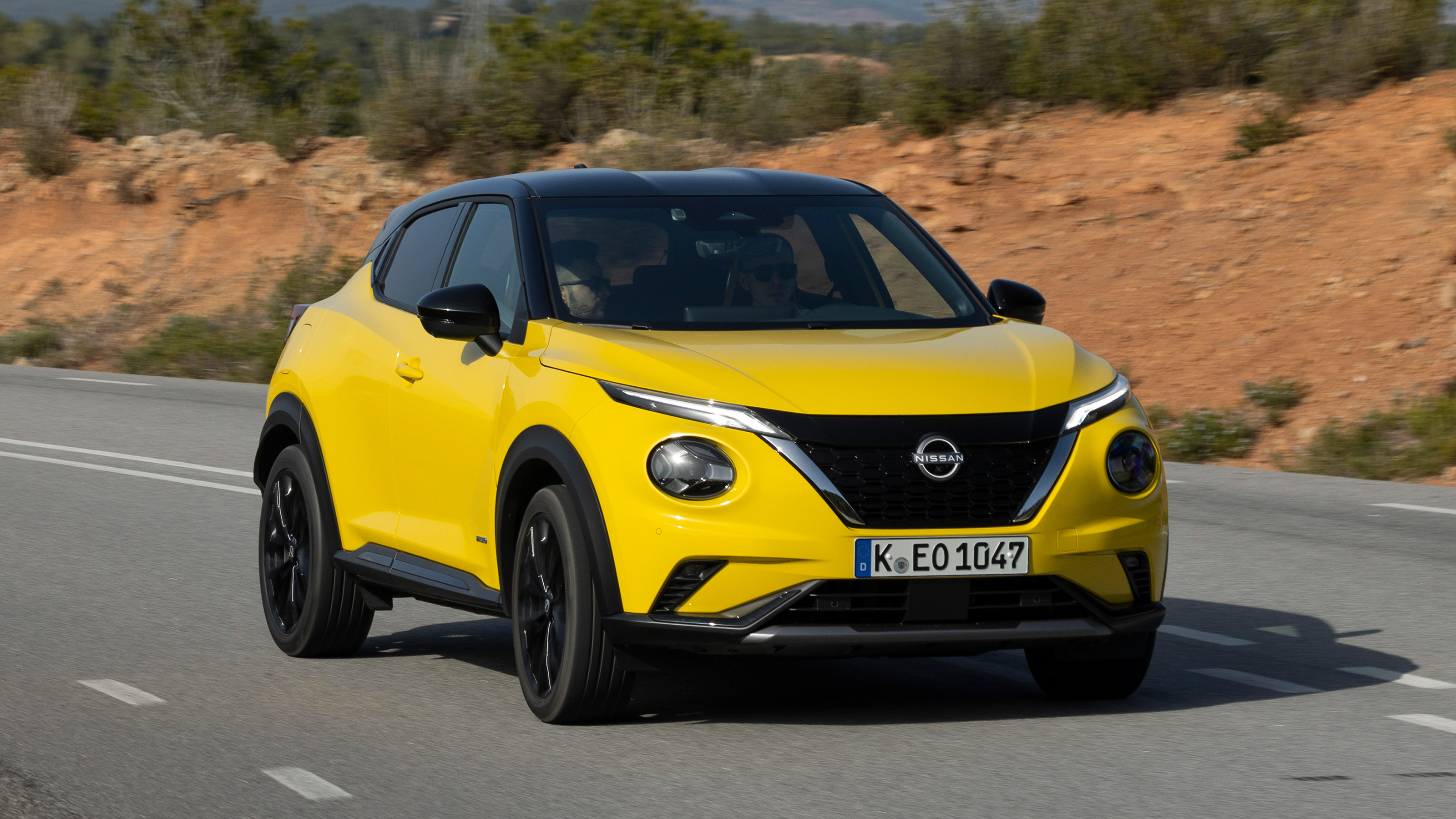 Nissan Juke - front action