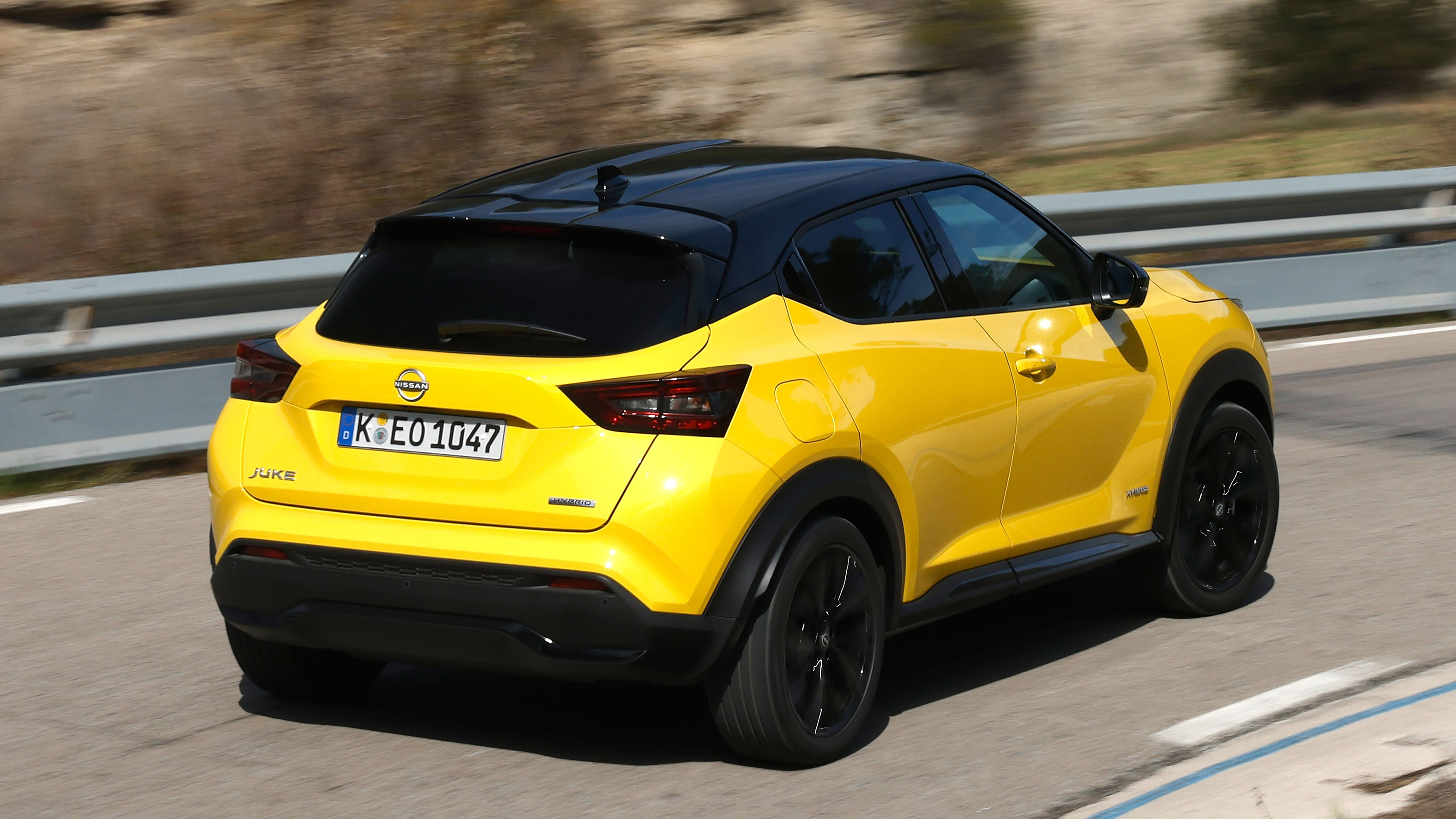 Nissan Juke - rear action