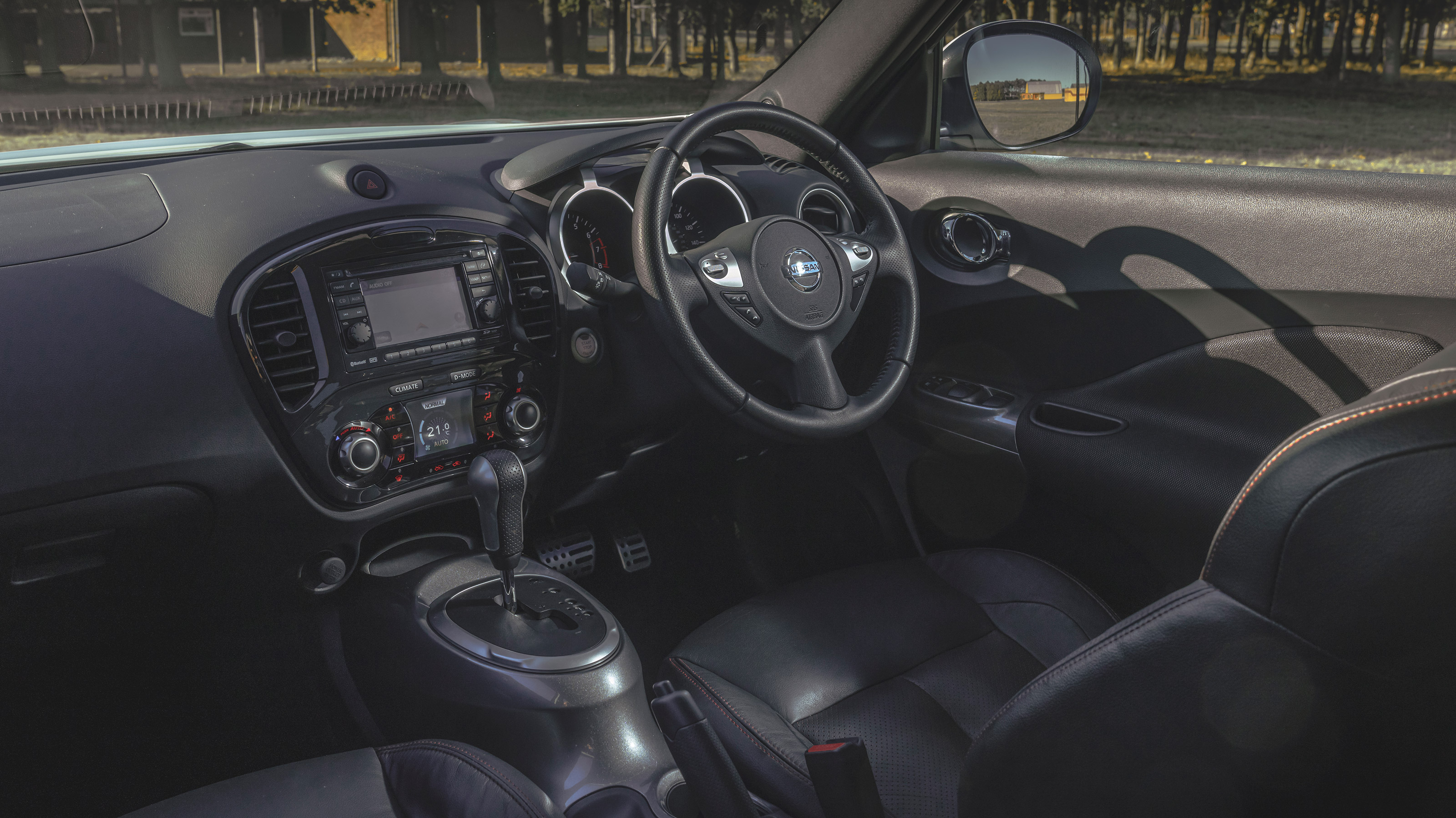 Nissan Juke Mk1 - cabin