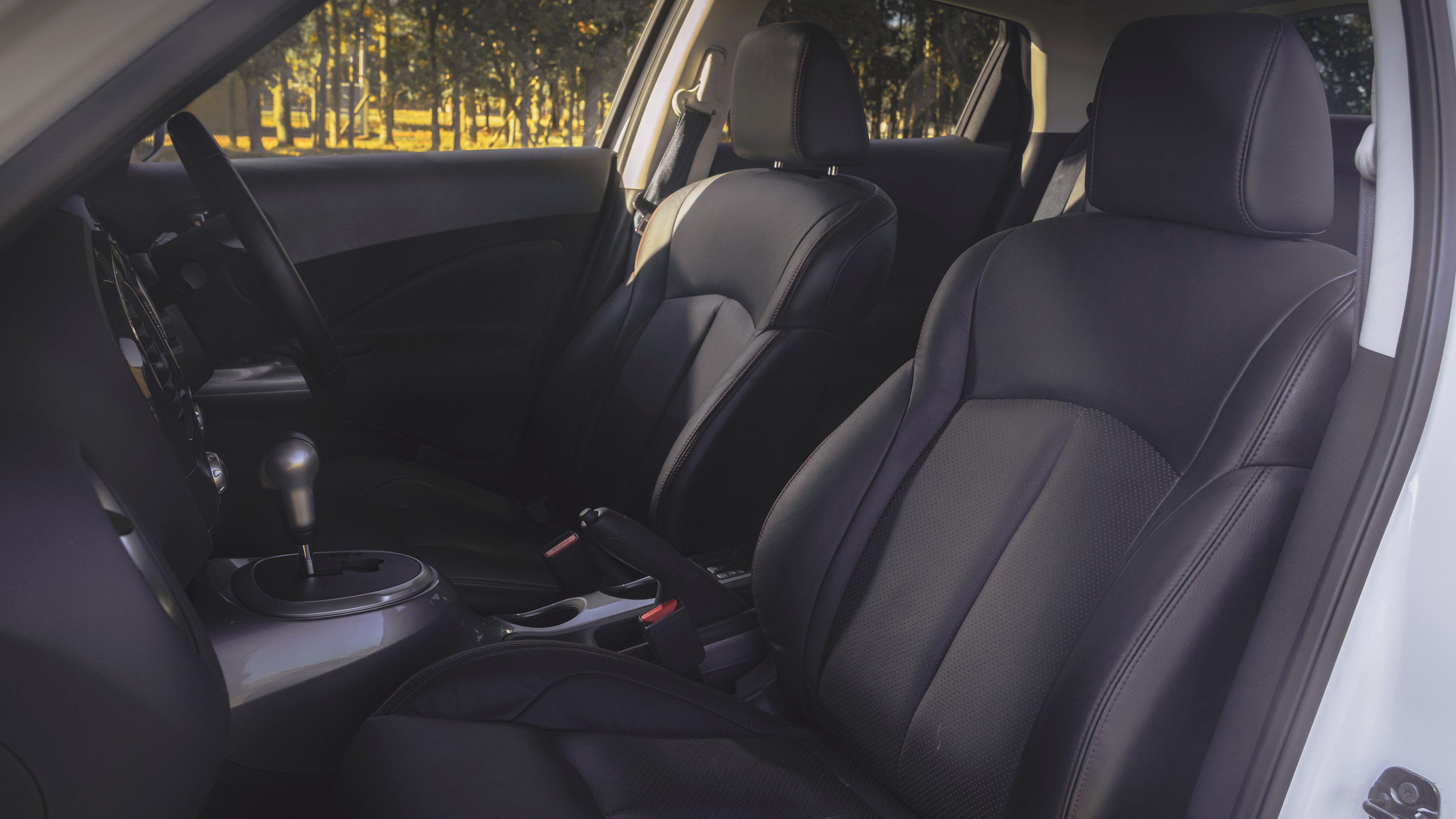 Nissan Juke Mk1 - front seats