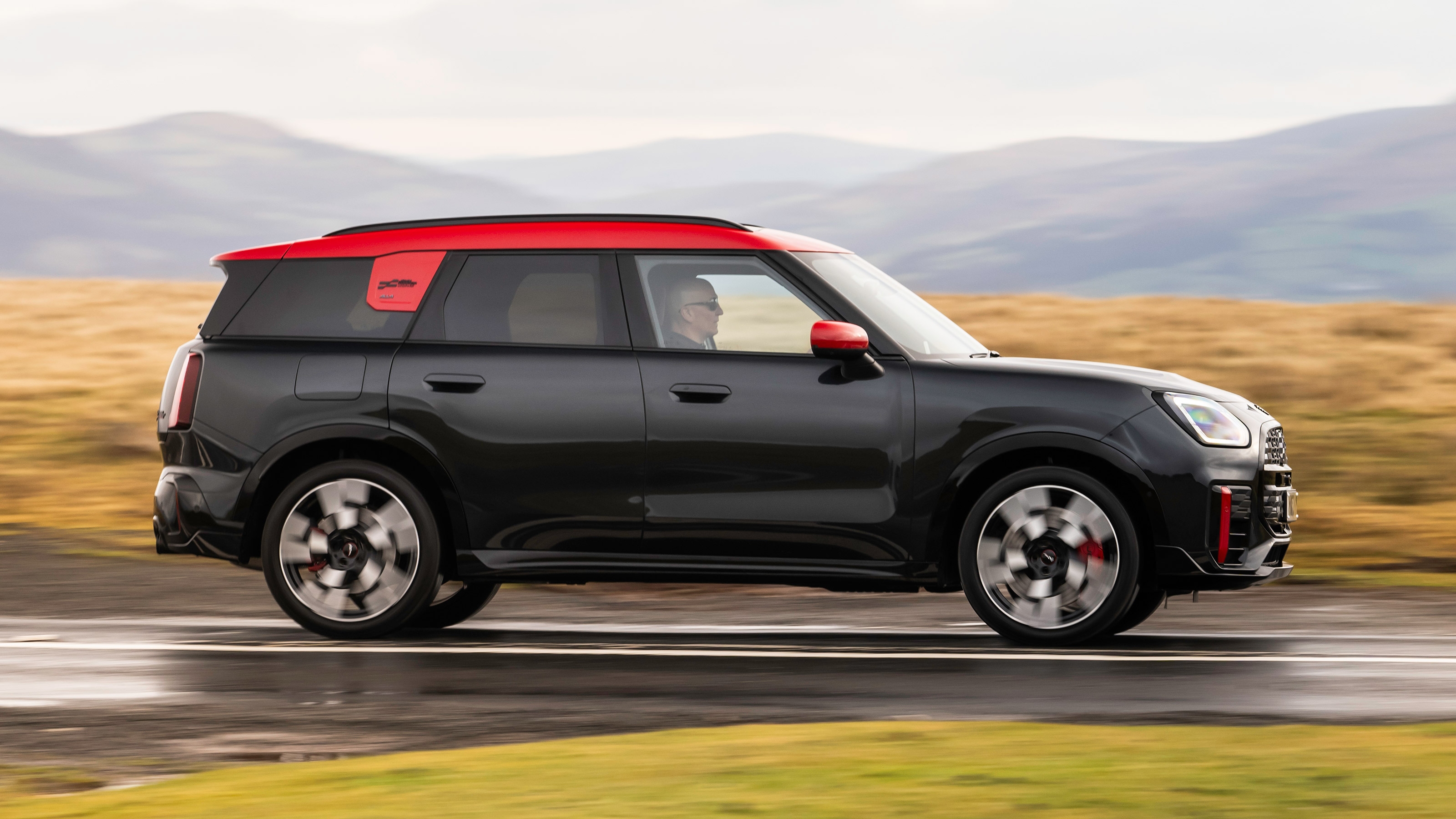 MINI Countryman JCW UK - side