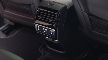 Peugeot E-5008 - rear controls
