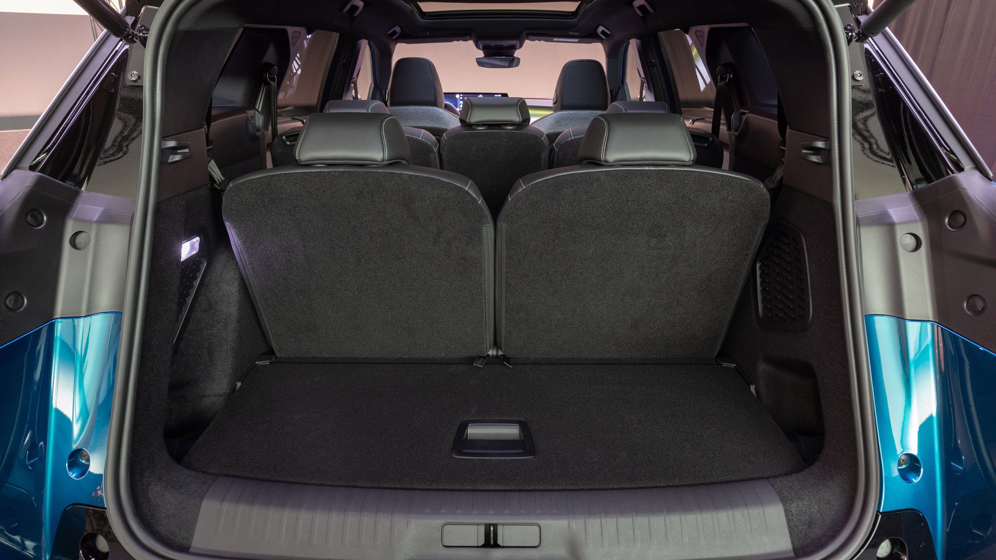 Peugeot E-5008 - boot seats up