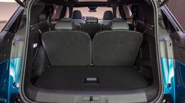 Peugeot E-5008 - boot seats up