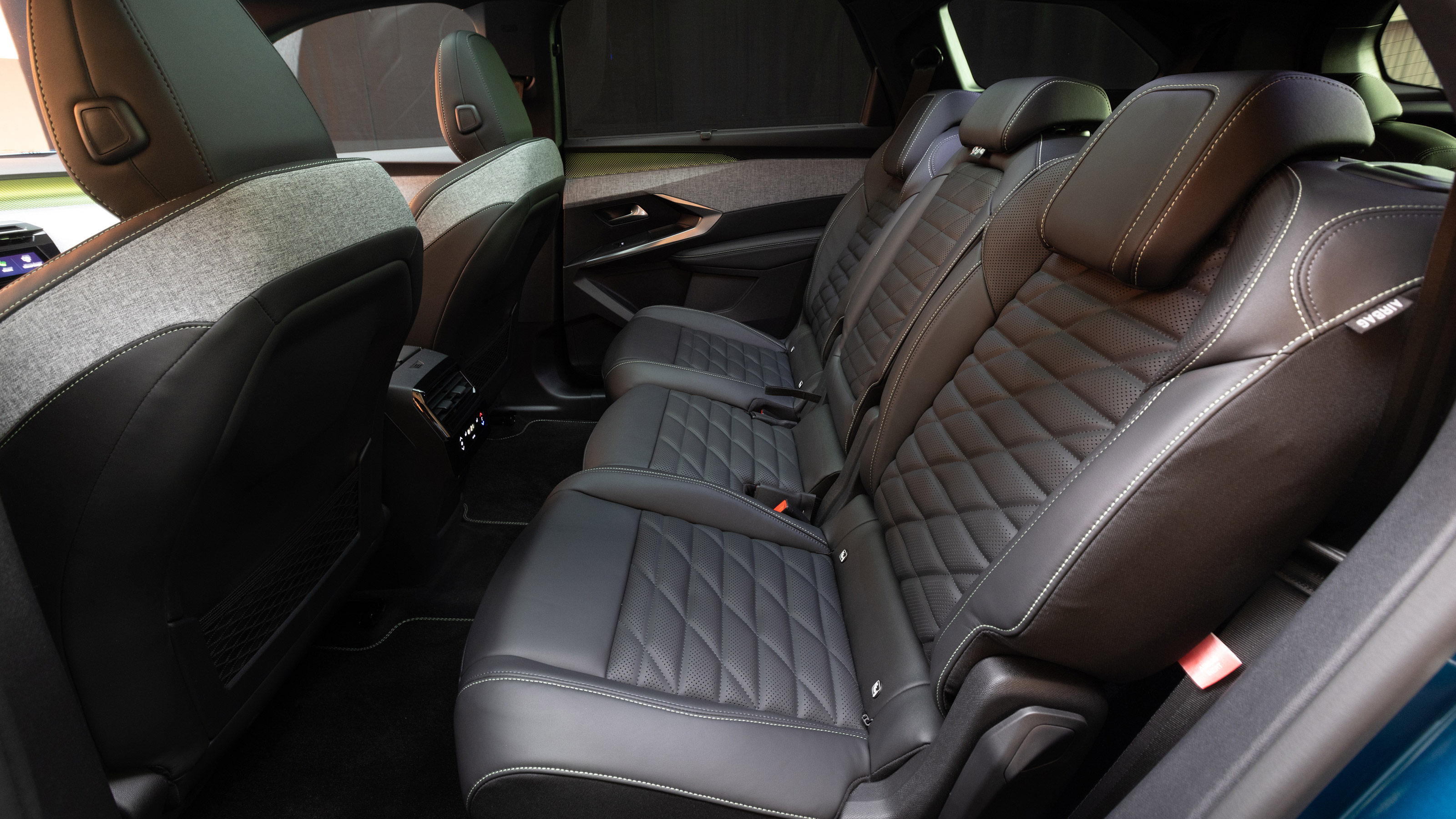 Peugeot E-5008 - rear seats