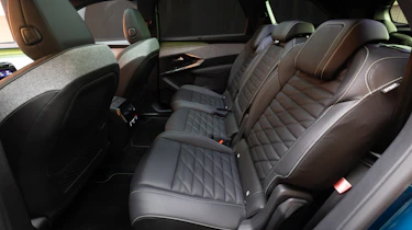 Peugeot E-5008 - rear seats