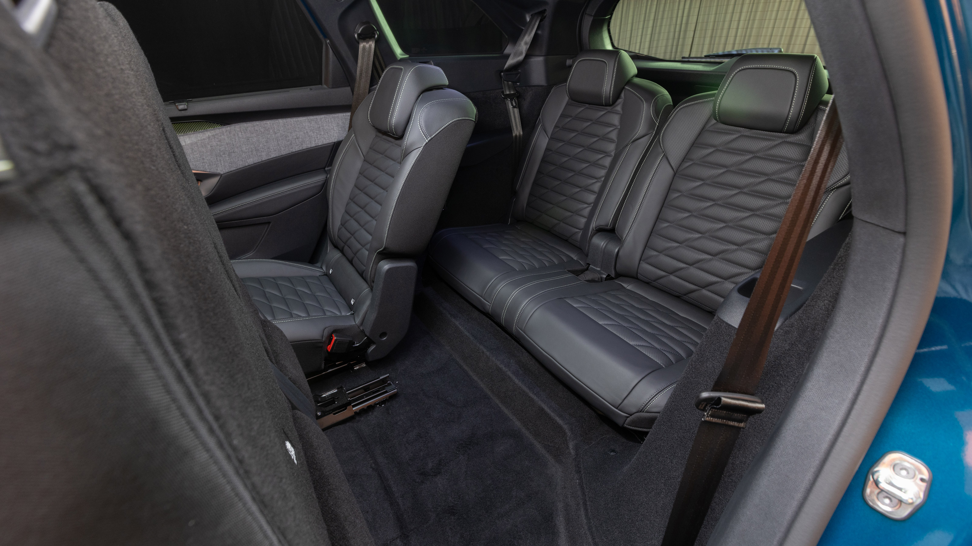 Peugeot E-5008 - back seats