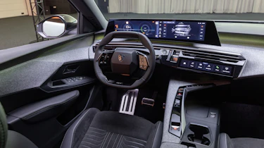 Peugeot E-5008 - dash