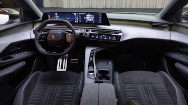 Peugeot E-5008 - interior