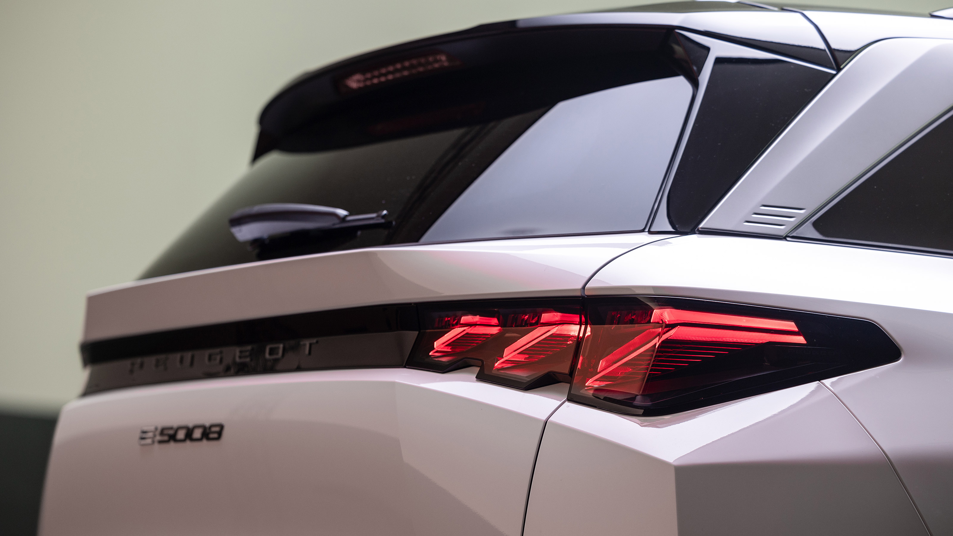 Peugeot E-5008 - rear light