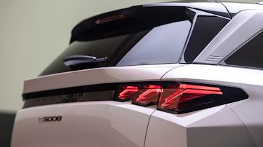 Peugeot E-5008 - rear light