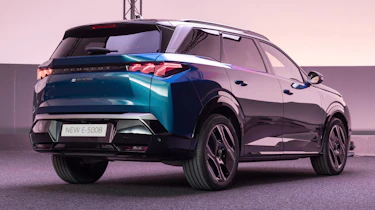 Peugeot E-5008 - rear static