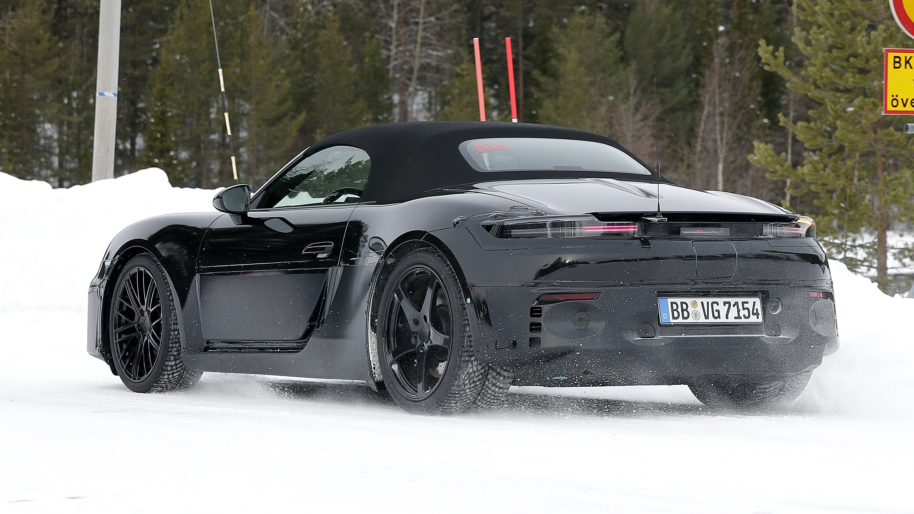 Porsche Boxster 718 EV - rear tracking 