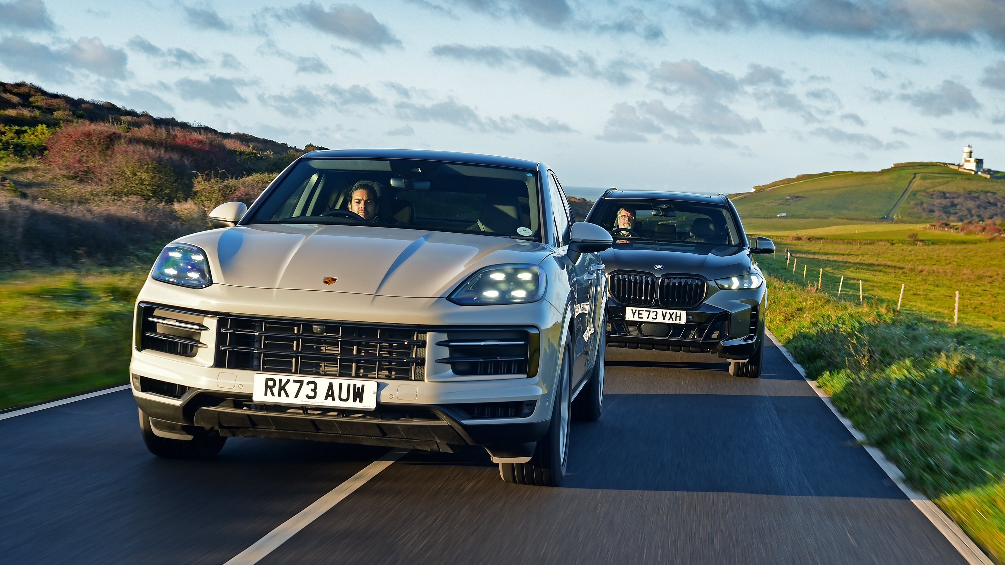 Porsche Cayenne vs BMW X5 - twin front tracking 