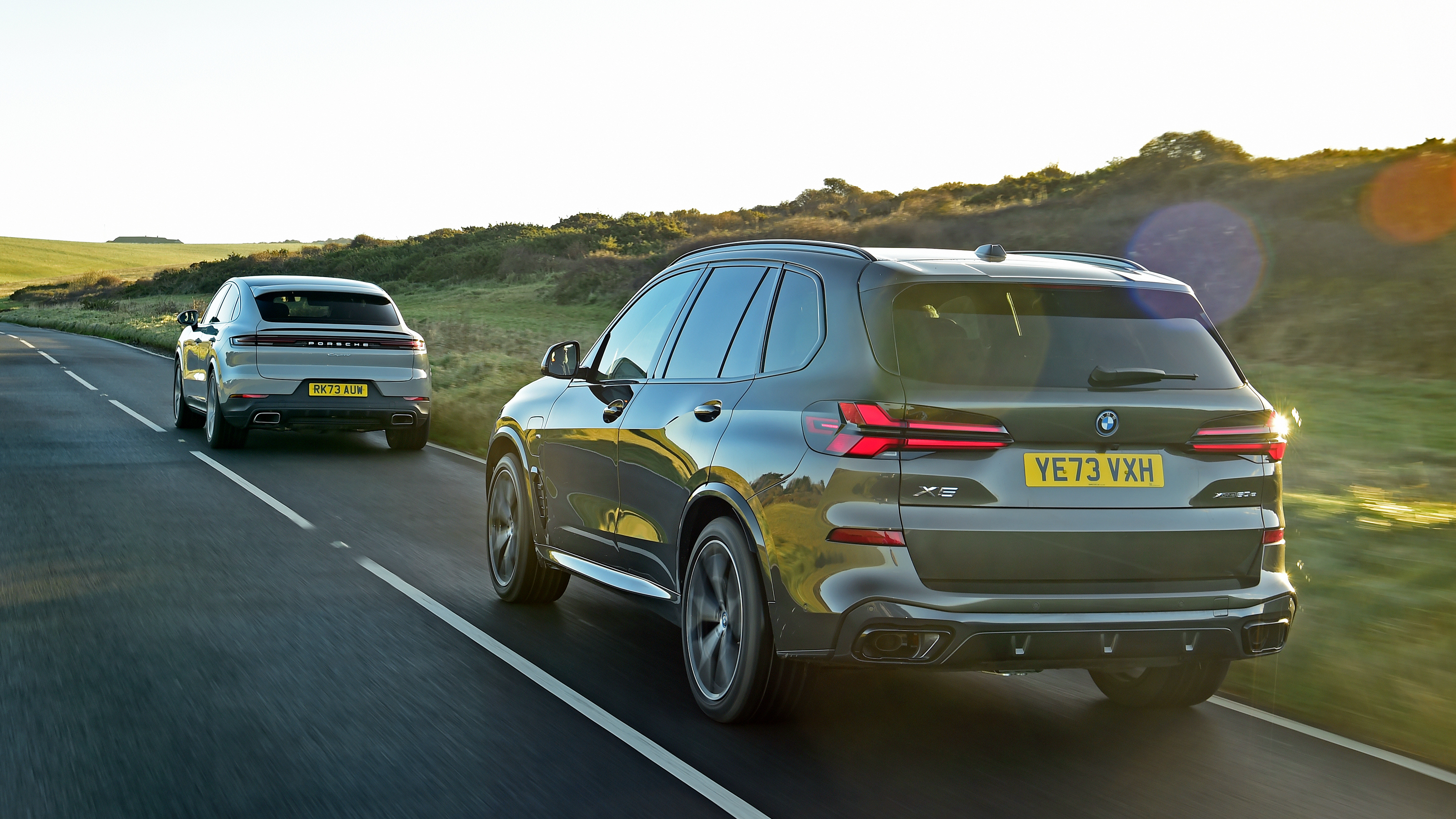 Porsche Cayenne vs BMW X5 - twin rear tracking 