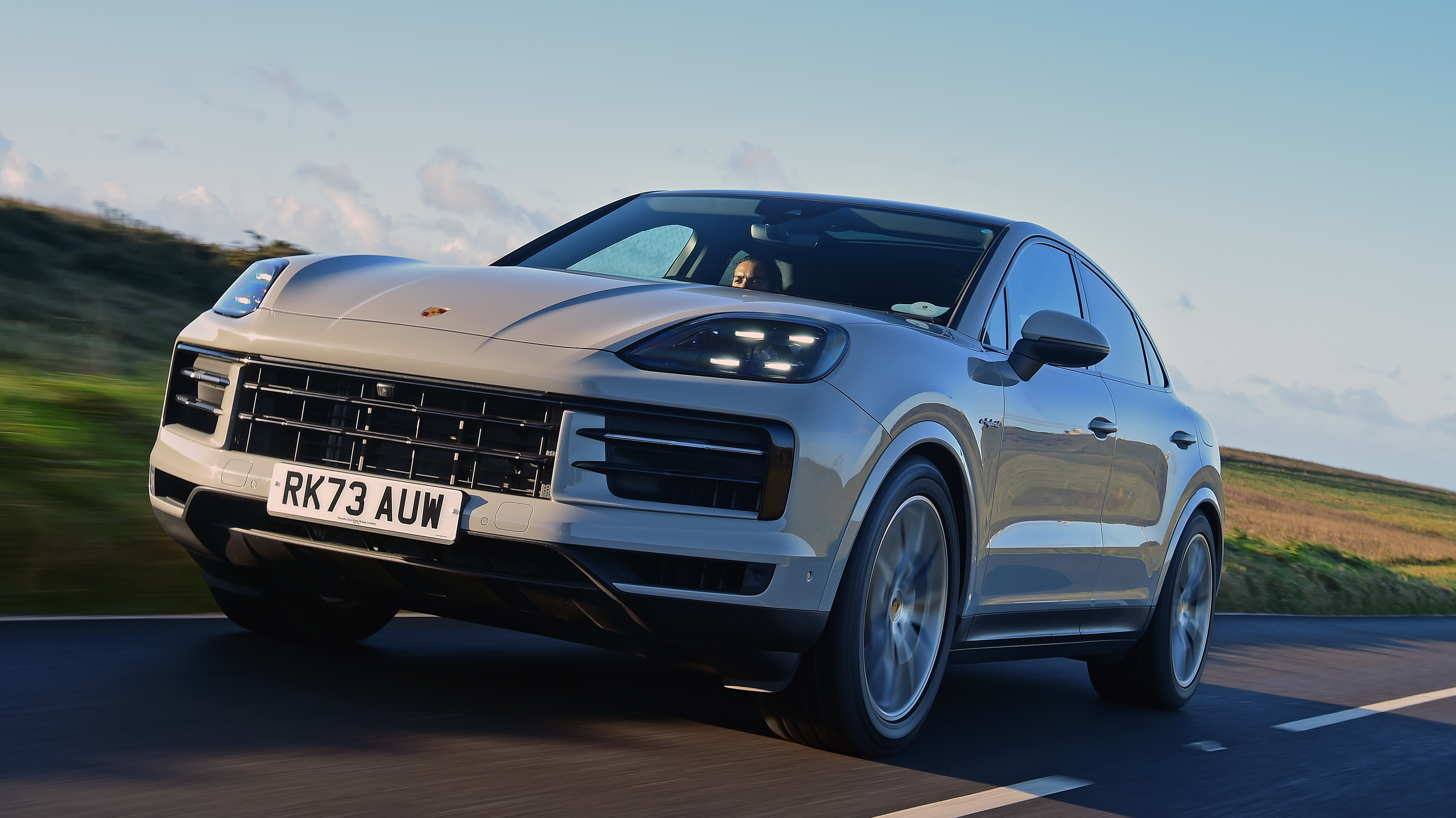 Porsche Cayenne - front tracking 