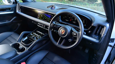 Porsche Cayenne vs BMW X5 - Porsche Cayenne interior