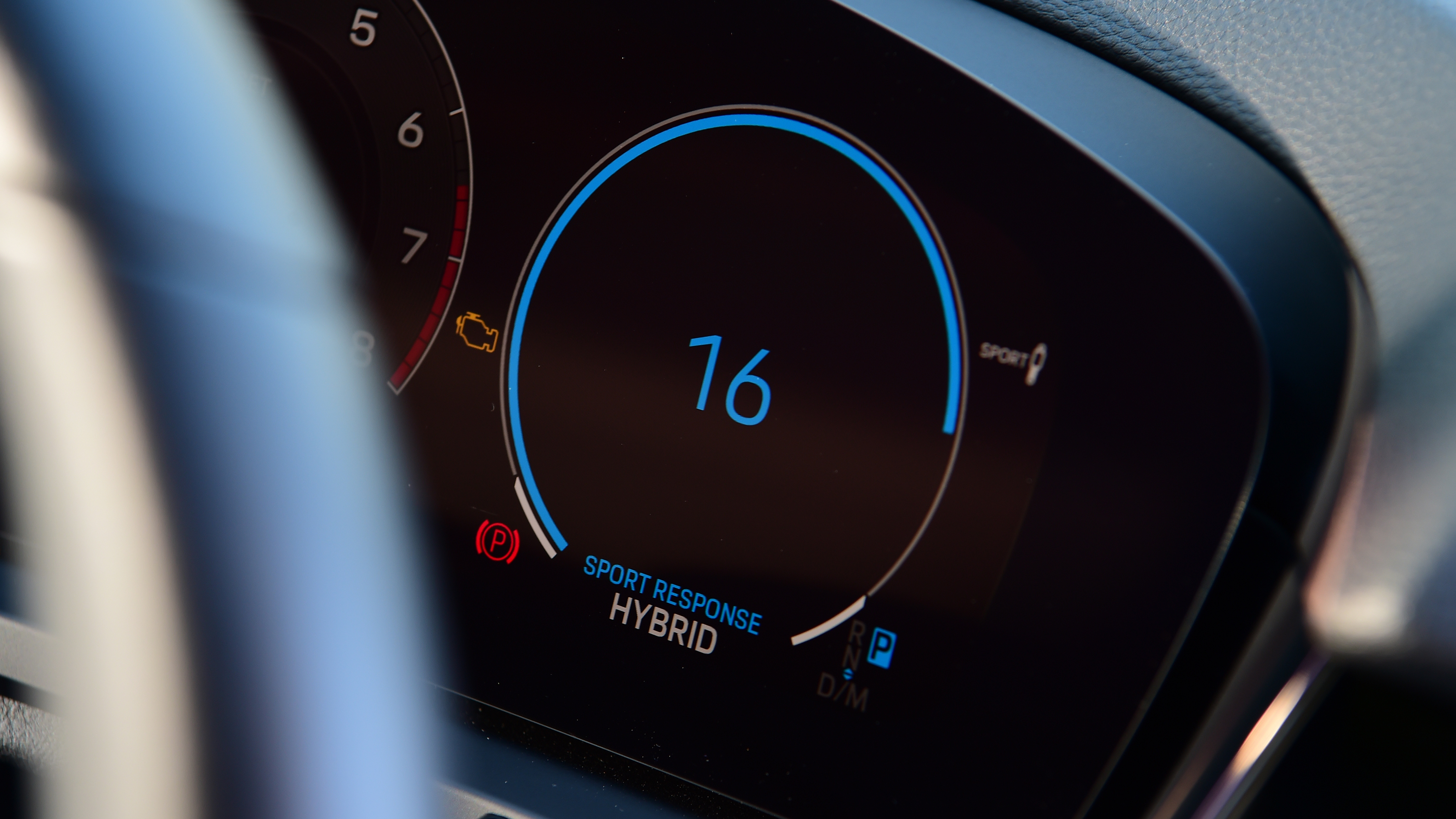 Porsche Cayenne vs BMW X5 - Porsche Cayenne digital instrument cluster 