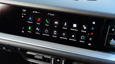 Porsche Cayenne vs BMW X5 - Porsche Cayenne infotainment screen