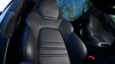 Porsche Cayenne vs BMW X5 - Porsche Cayenne front seats