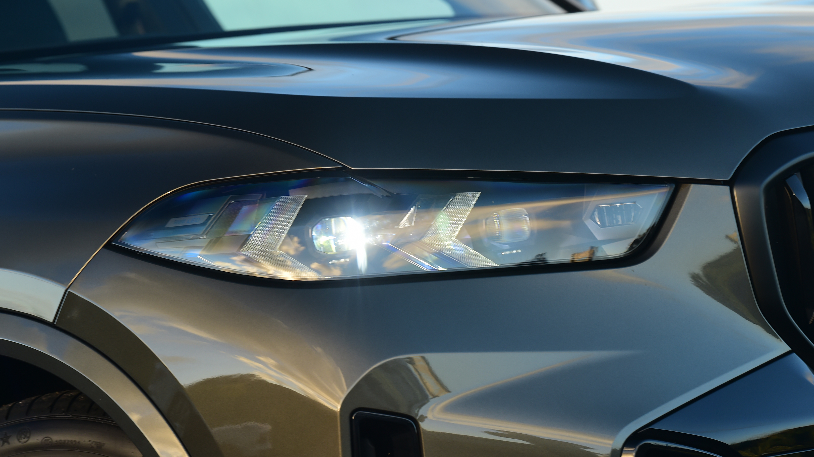 Porsche Cayenne vs BMW X5 - BMW X5 front headlight 