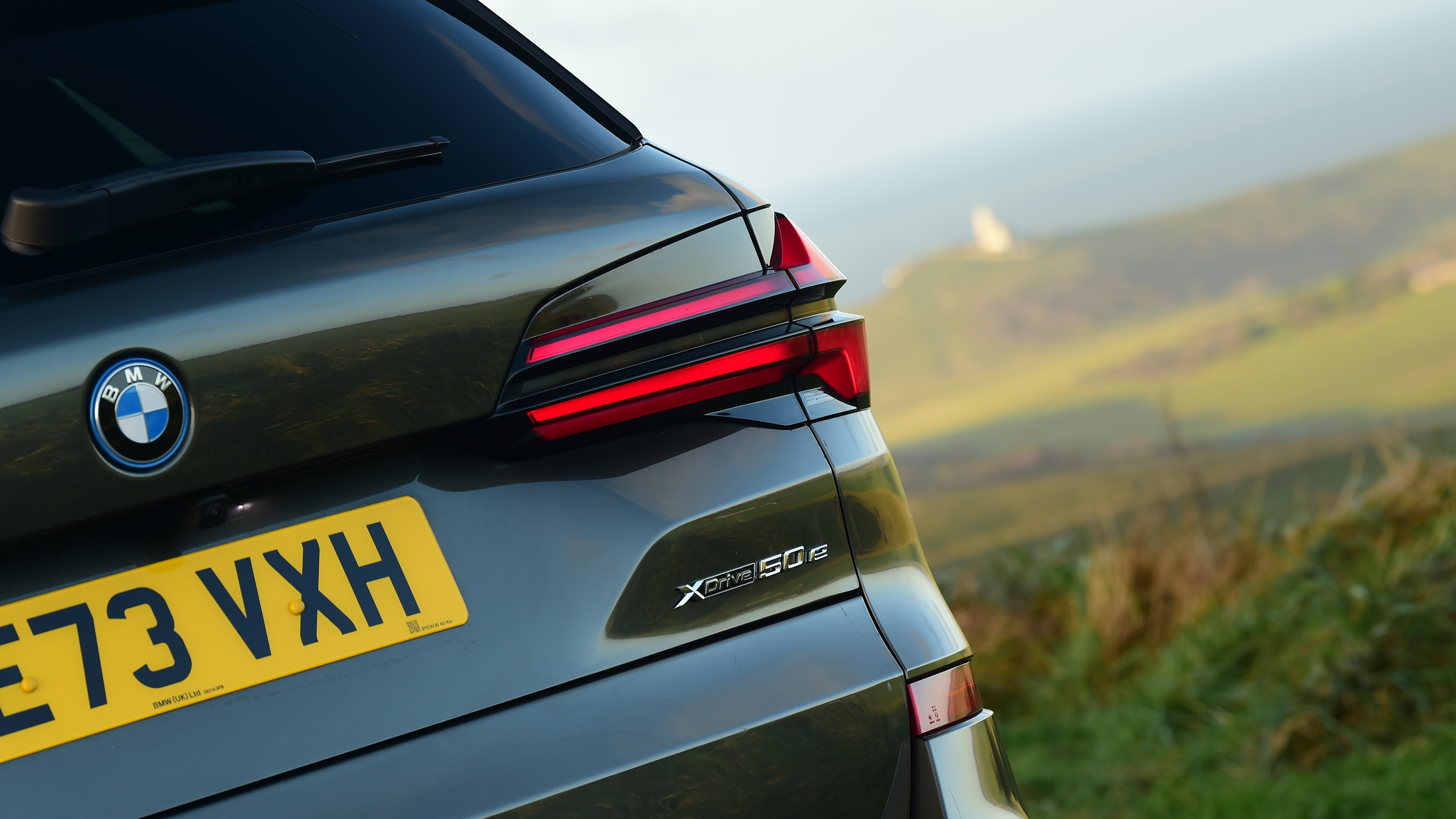 Porsche Cayenne vs BMW X5 - BMW X5 rear lights 