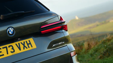 Porsche Cayenne vs BMW X5 - BMW X5 rear lights