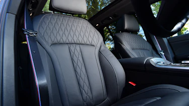 Porsche Cayenne vs BMW X5 - BMW X5 front seats